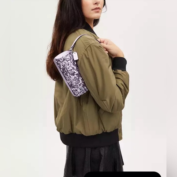 ๐2X HOST PICK๐COACH ๐ Nolita Barrel Bag Silver/Lilac.Beautiful bag perfect size! - Picture 6 of 7